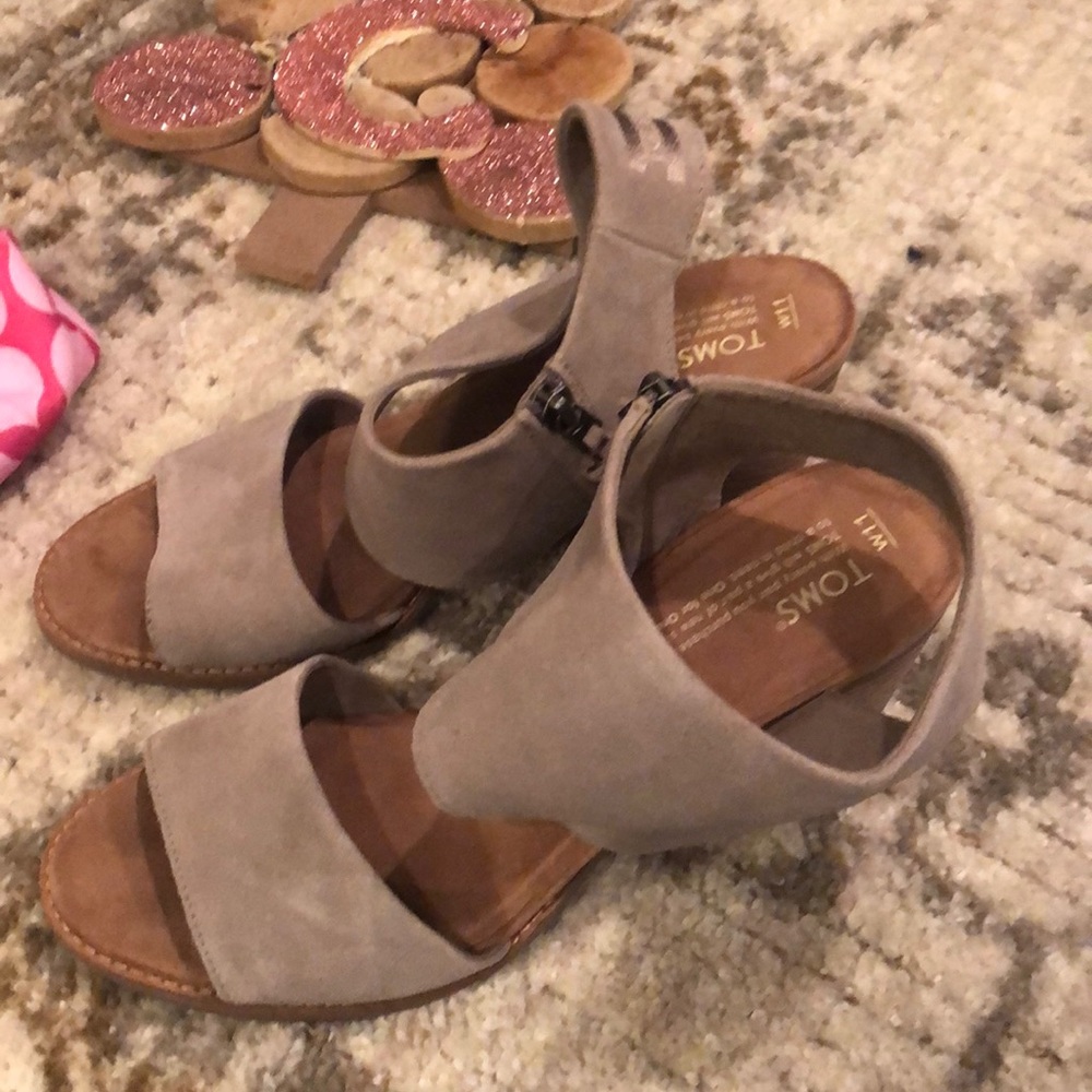 Toms
